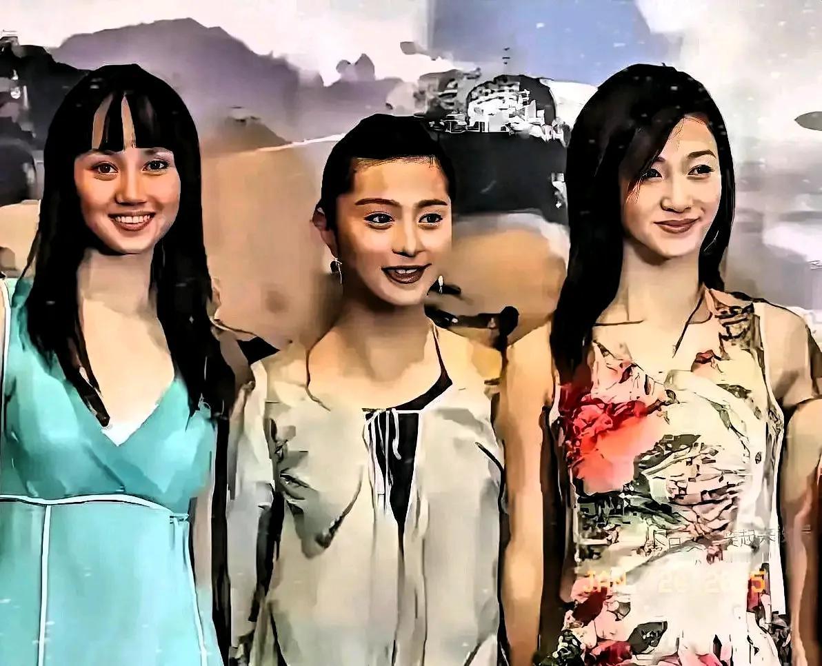 当年的三个人中，袁泉黑土，冰冰黑矮，李小冉白的发光，身材高挑，温婉貌美，颜值出众