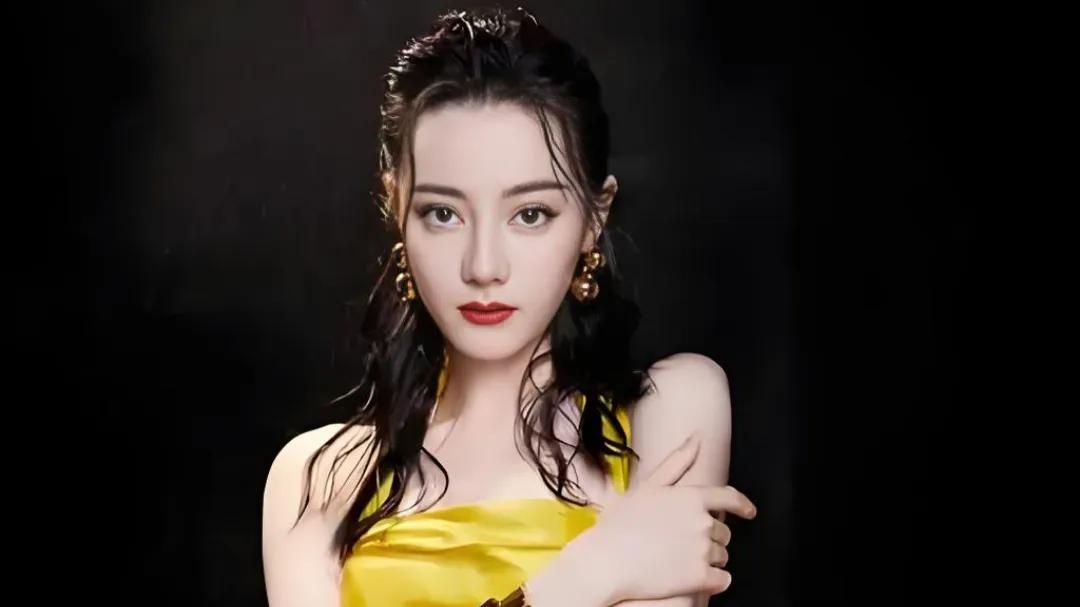 迪丽热巴“未婚生子”传闻沸沸扬扬，真相究竟何在？

10月21日，一则惊爆眼球的