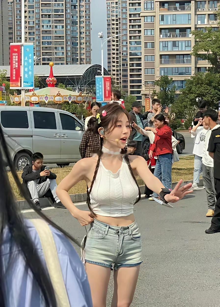 红极一时的网红一姐冯提莫，如今怎么变成这样了？ 