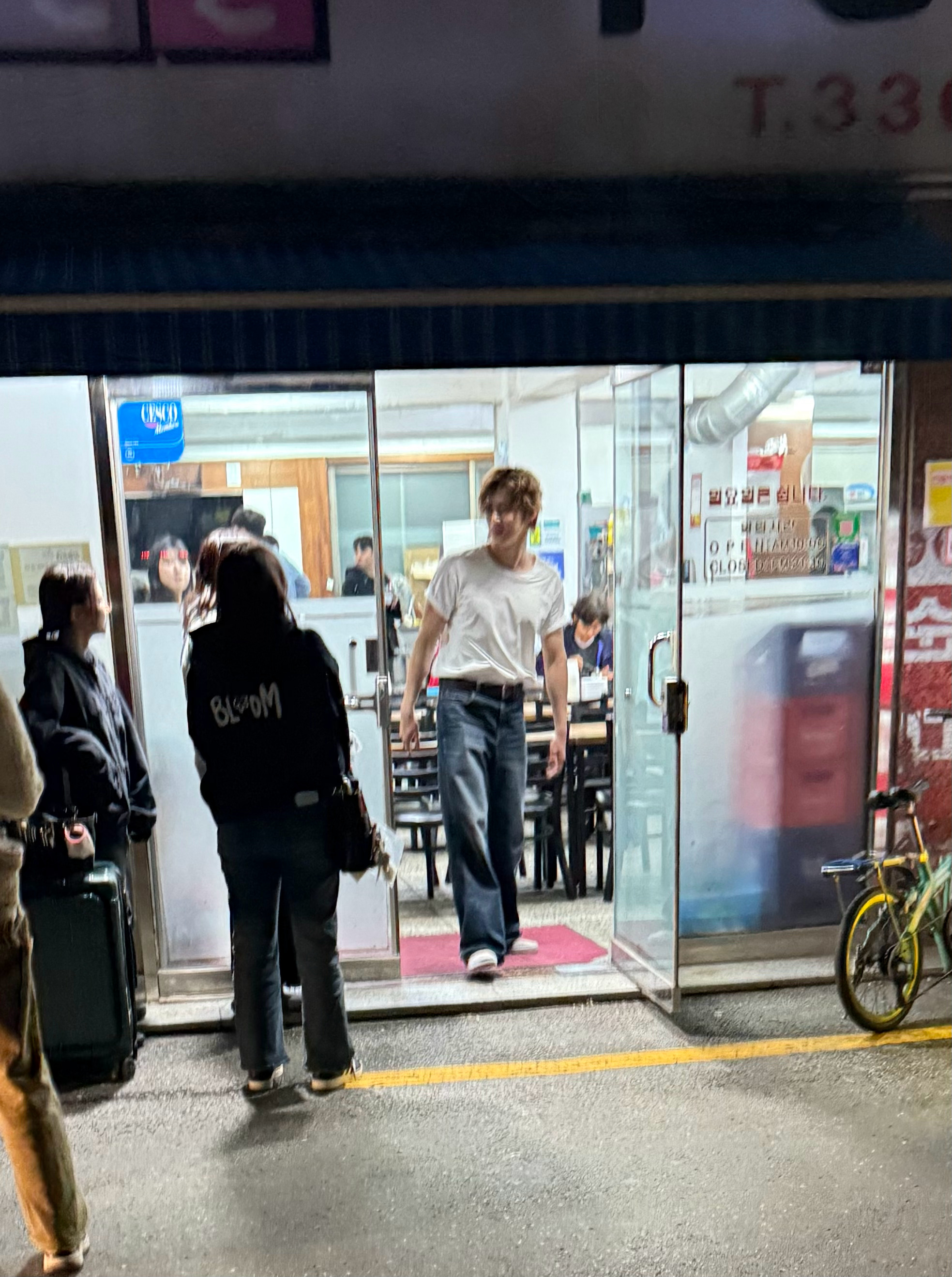 打招呼的长条猫 ​​​