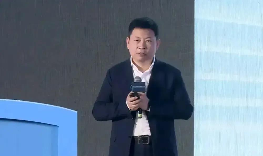 Mate 70将采用侧边指纹?如果是你，你会买吗？
最近有很多大V爆料华为下一代