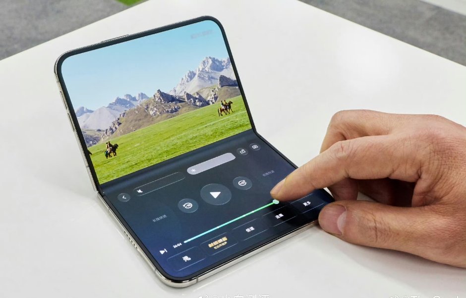 iPhone duo  爱奇艺  半折形态 ​​​