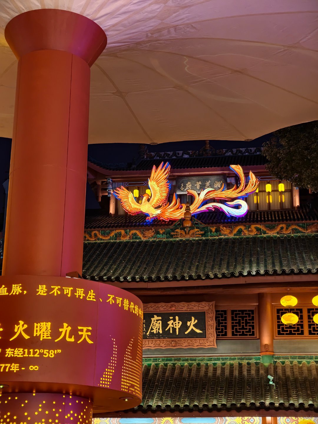 咱就是说这家黑色经典的臭豆腐，是不是长沙最权威的！好吃碎了 长沙·坡子街