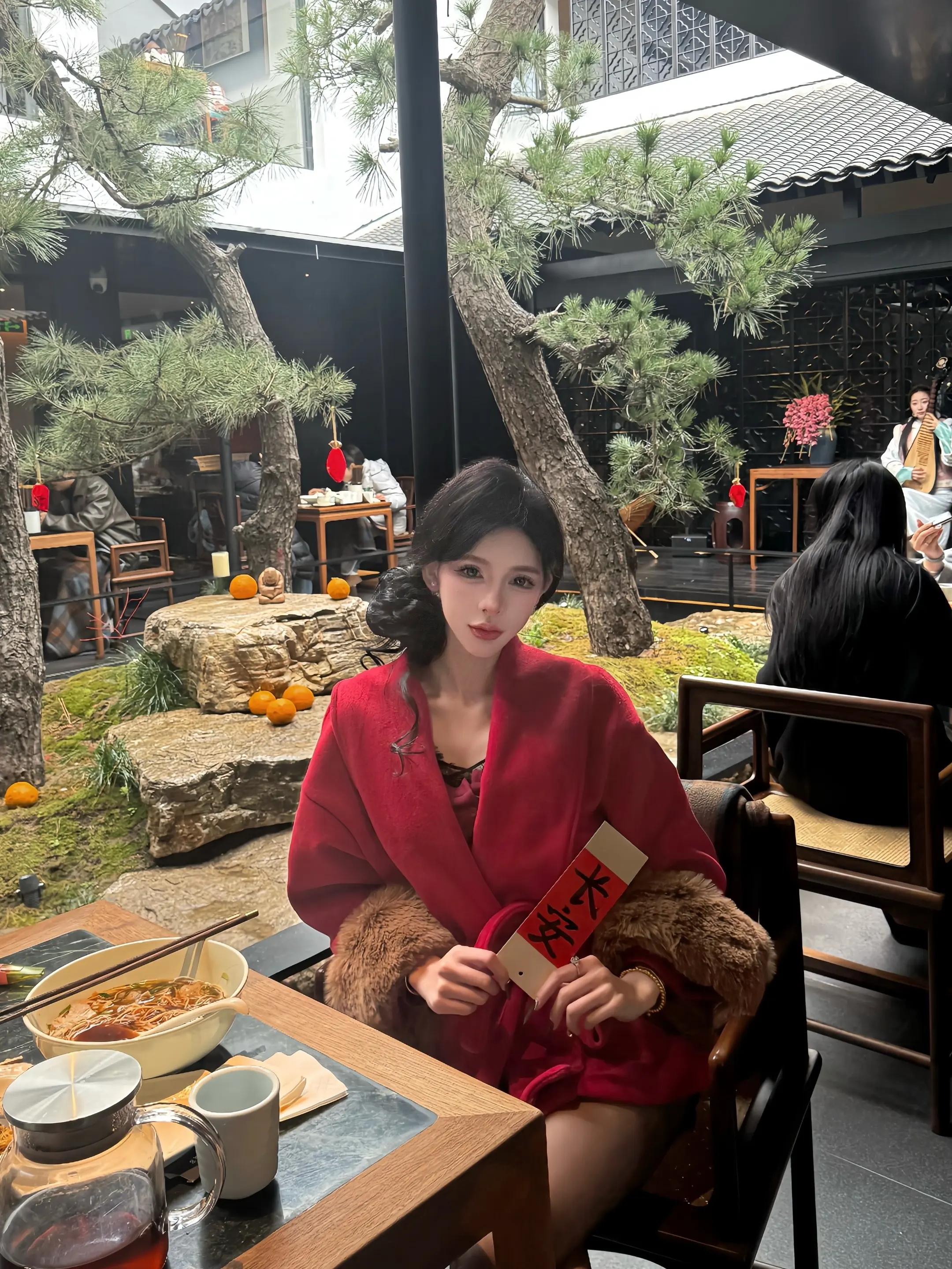 在这情天恨海里 哪里是我们的天上人间