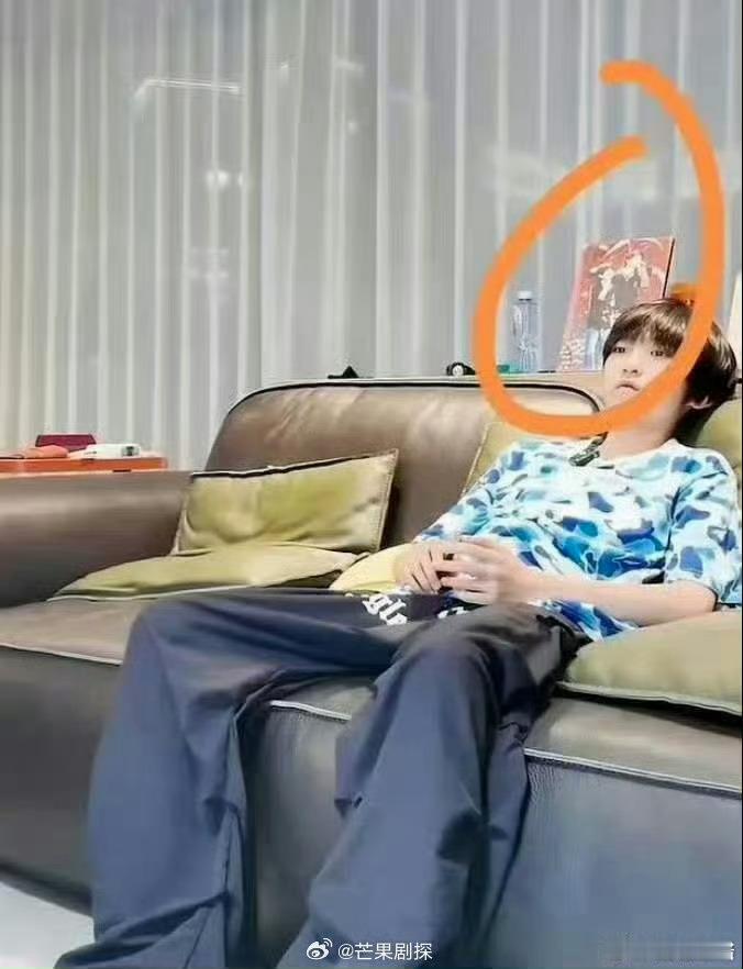 五代练习生家里摆着马嘉祺照片五代练习生家里放着和马嘉祺合照 这就是前辈的影响力吗