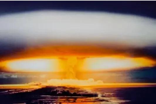 俄罗斯有没有可能在万不得已的情况下使用核武器，这种可能性是有的，必须引起高度警惕