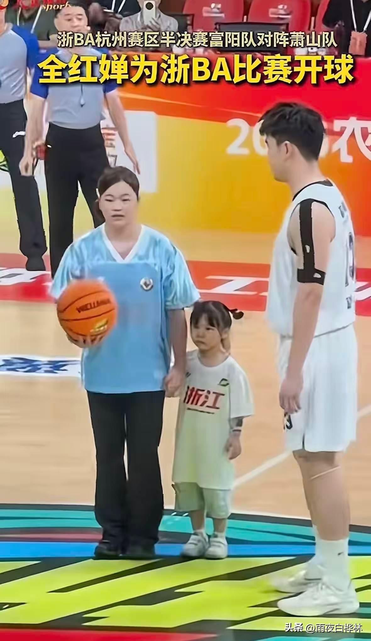 真正的国民度，
从来不是流量数据能堆出来的。

昨晚浙BA杭州赛区半决赛现场，全
