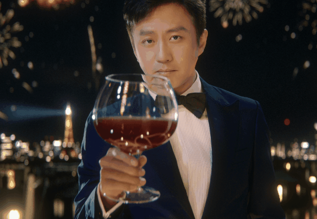 #亚比臭臭臭# 「邓超x臭宝」诙谐演绎舌尖上的“美味爆炸”！短片通过“爆拉风”和