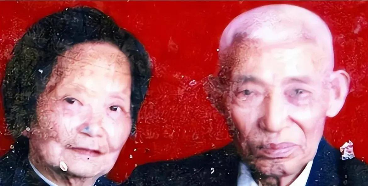 1997年的那个晚上，邱大爷怎么也没想到，刚娶进门的老伴儿，连名字都是假的。
