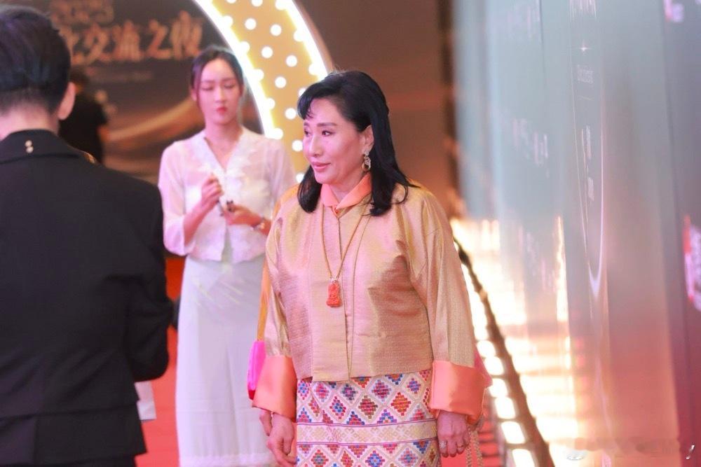 跨越山海，共赴文明之约！不丹皇太后陛下策凌·佩姆·旺楚克与不丹公主策凌·佩姆·旺