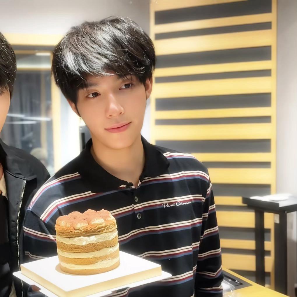 小猪次蛋糕🍰🐽 ​​​