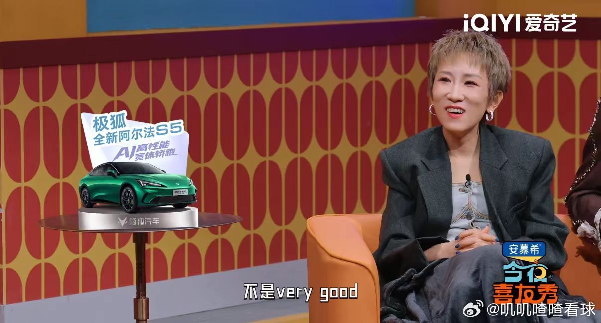 锤娜丽莎演我被外国人问路锤娜丽莎被外国人问路，大脑空白沉默十秒，硬挤一句Foll