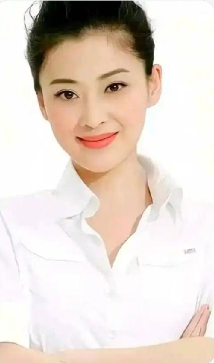 梅婷的三段婚姻境遇
 梅婷出身南京军人家庭，自幼学习歌舞，年少便凭借扎实才艺崭露
