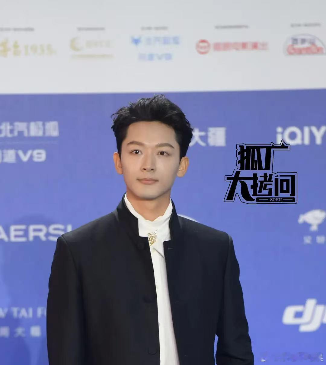 张晚意身上的老年感真的越来越强烈了。 