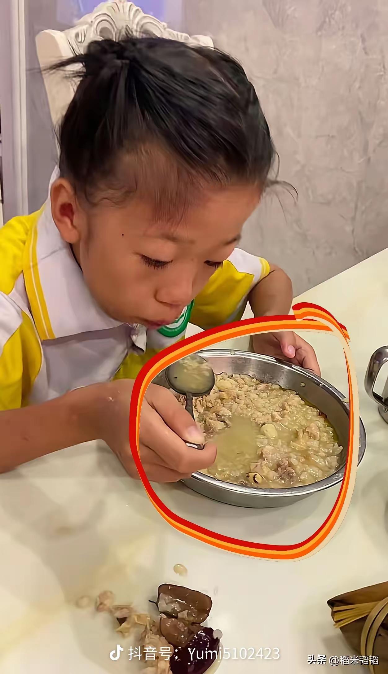 赶快带孩子去检查一下吧！
有宝妈发布视频，文案写着“13岁，身高120，体重34