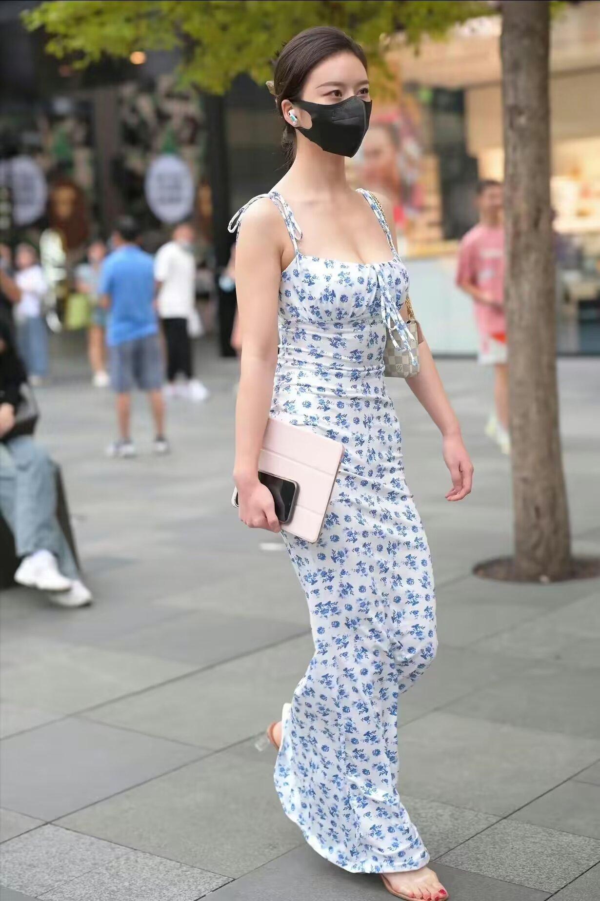 你可能会说，你和朋友感情很真，很纯。这种情况只有2种可能：要么你生活在底层，要么