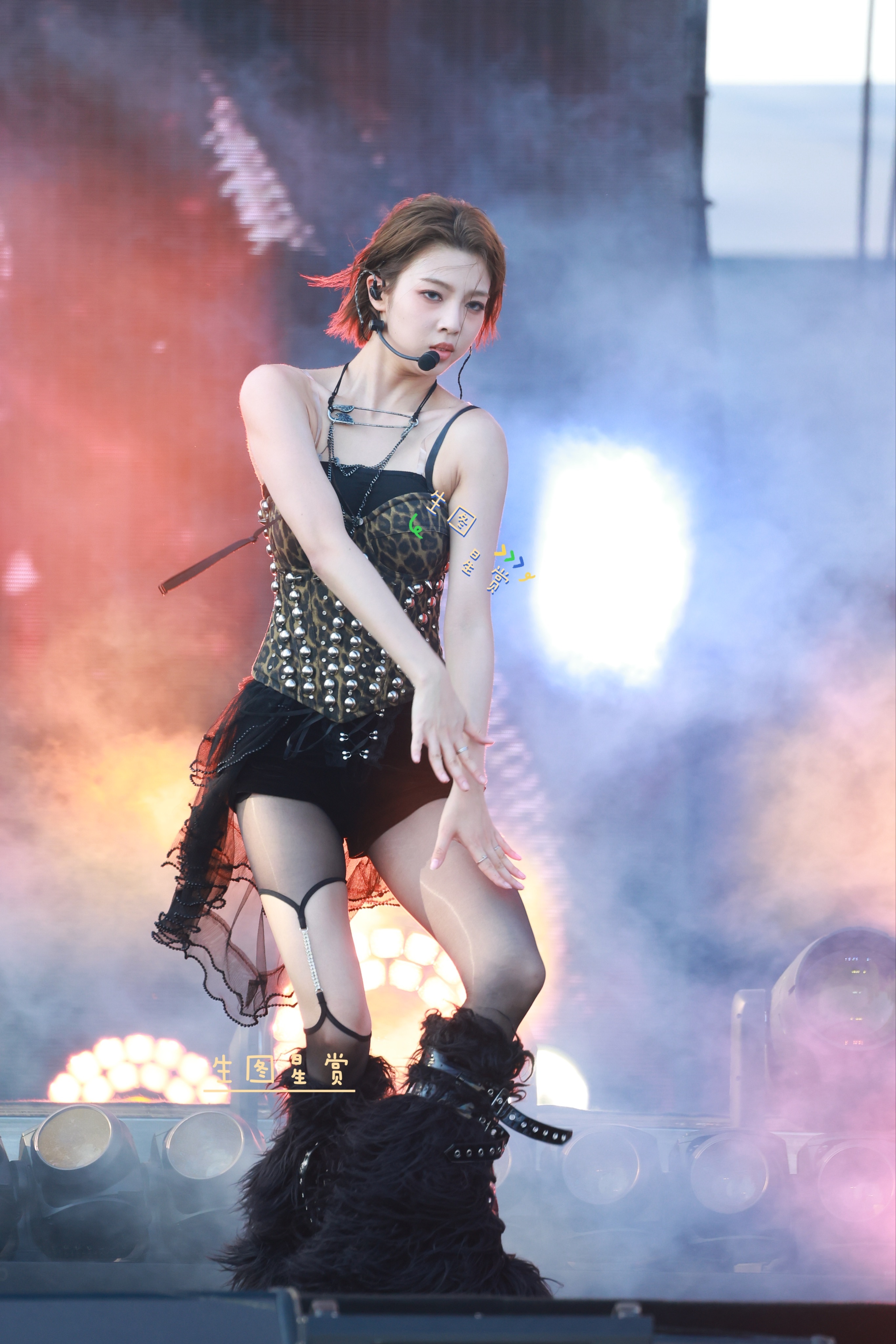 刘婷秀青岛jump park音乐节演出黑丝辣妹燃烧这炎炎夏日🔥🎵red组合 