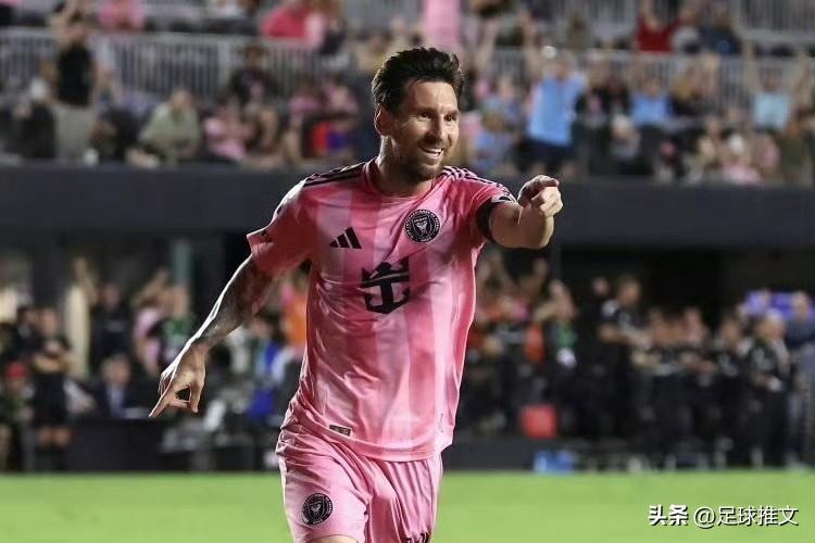 梅西成为足球史上任意球进球第四多的球员。

1.  马塞利诺·卡里奥卡 — 78