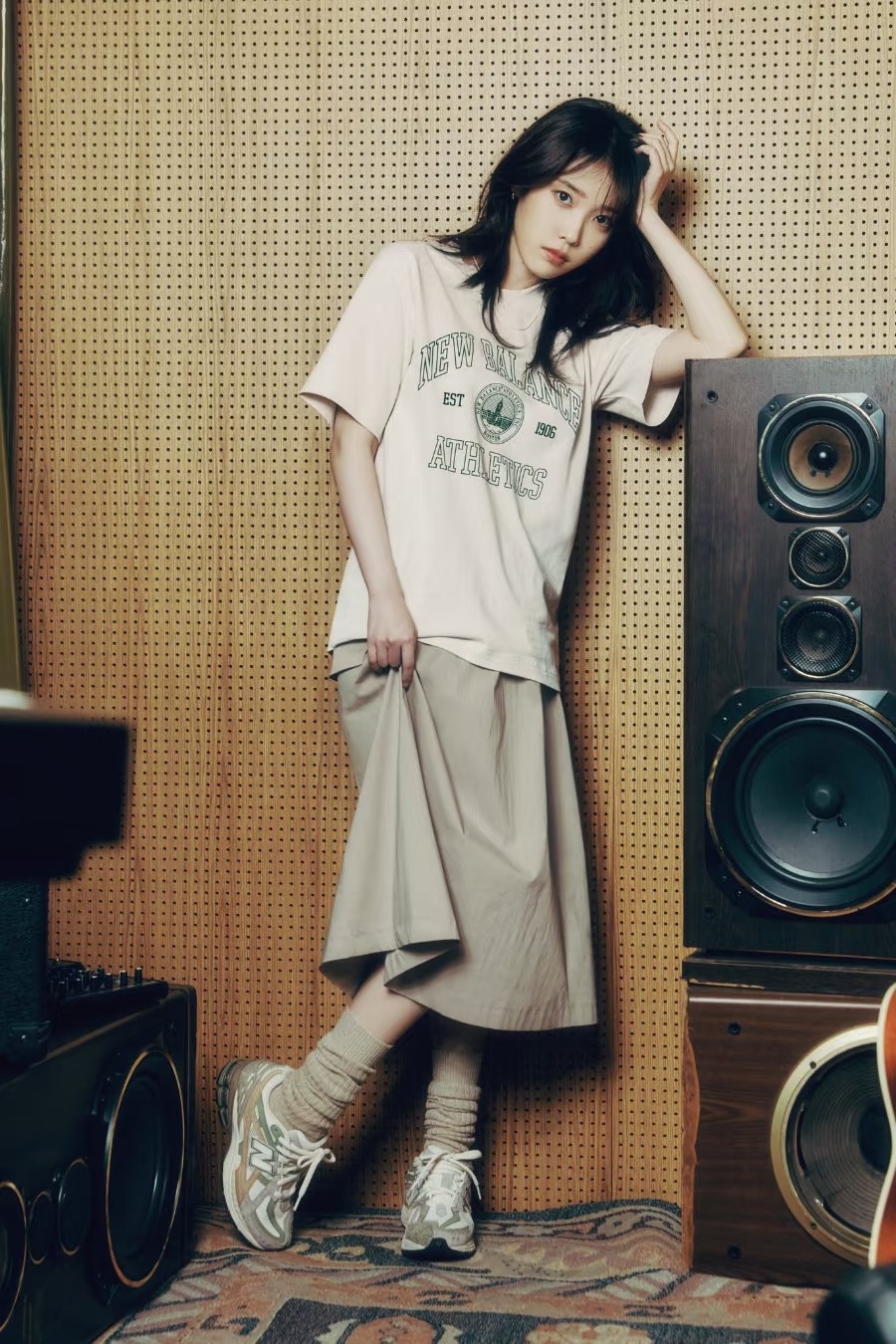 IU x NewBalance，太搭了~[馋嘴] ​​​