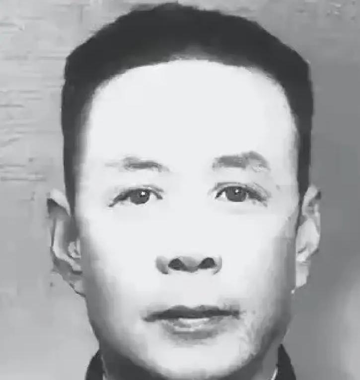 1939 年，国军中将陈铁在山西设宴款待彭德怀，陈铁的夫人在倒茶时悄悄说道：“现
