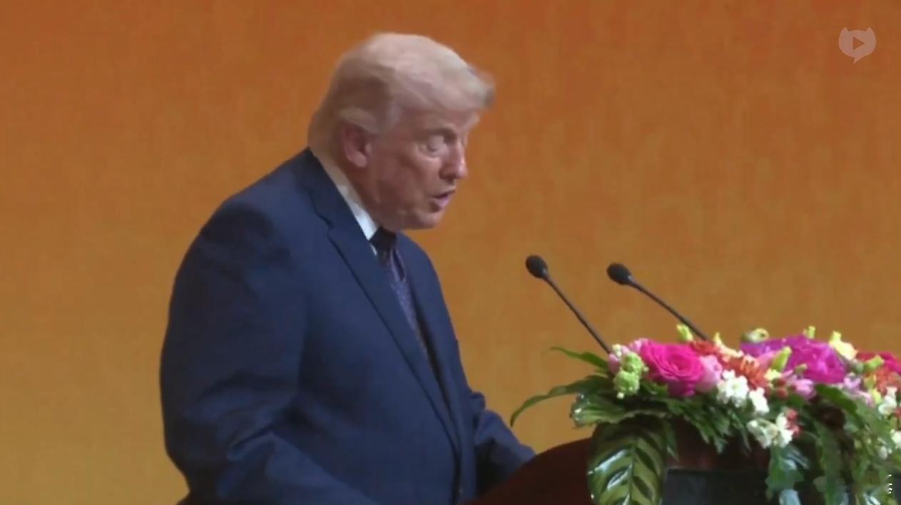 特朗普邀请主席于9月24日访问白宫，并举杯祝酒，称赞两国人民之间深厚持久的友谊。