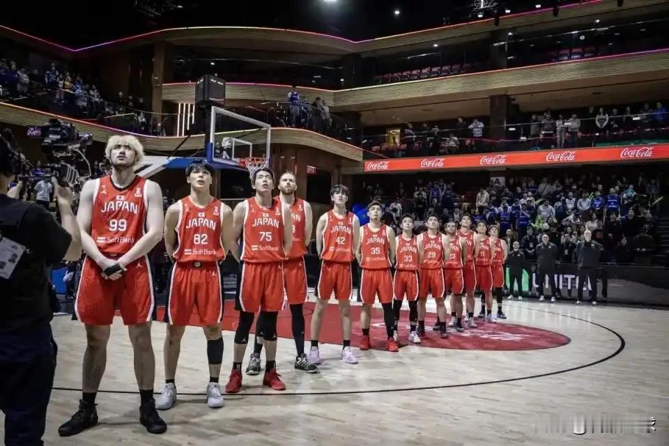 北京时间今天中午，日本男篮以东道主身份与世界排名108位的蒙古男篮进行了一场亚运
