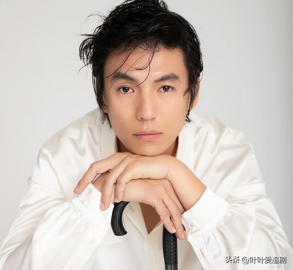 有些气质特质，其实是藏不住的
不信你看宋宁峰，
他的事儿一出来，大家才知道，原来