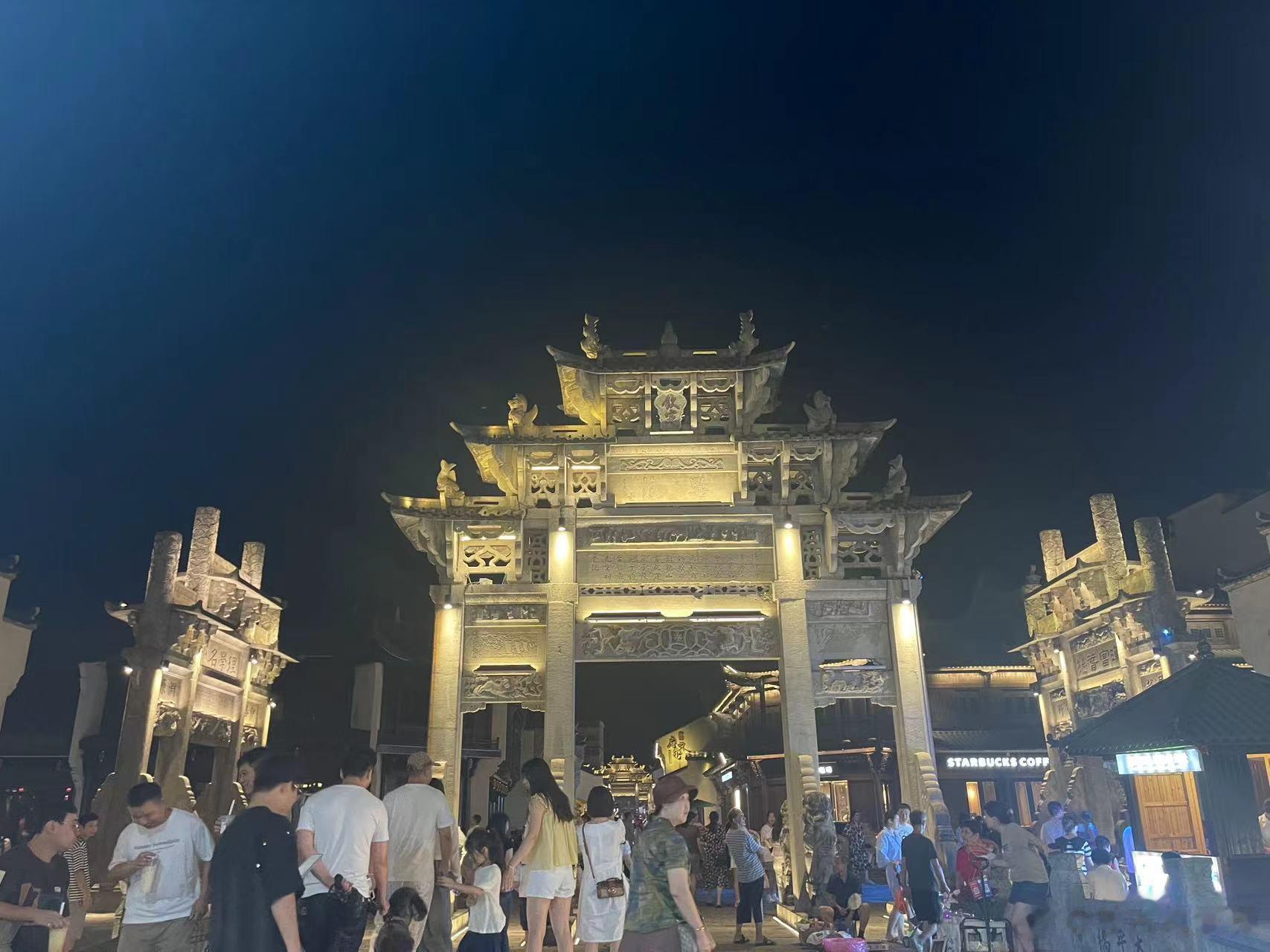 #国潮正当红# 今天为大家介绍梅城古镇~[哇]梅城镇，位于浙江省杭州市建德市的一