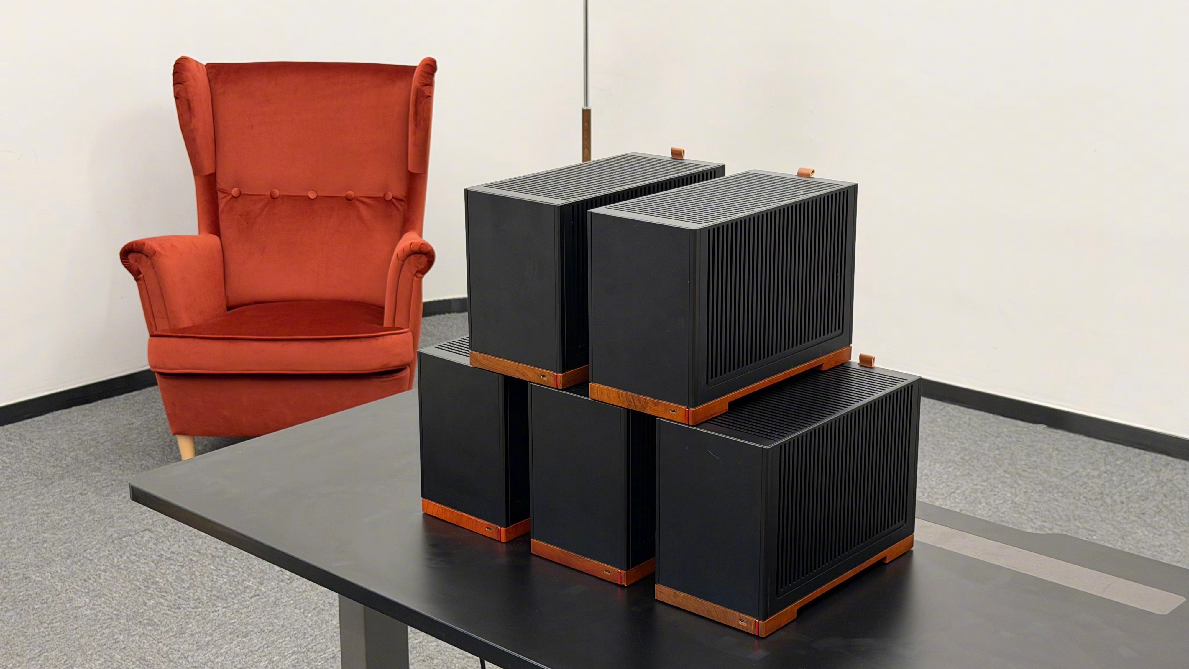 给公司同事新配剪辑电脑部分硬件到了：intel-265K处理器B860L主板in