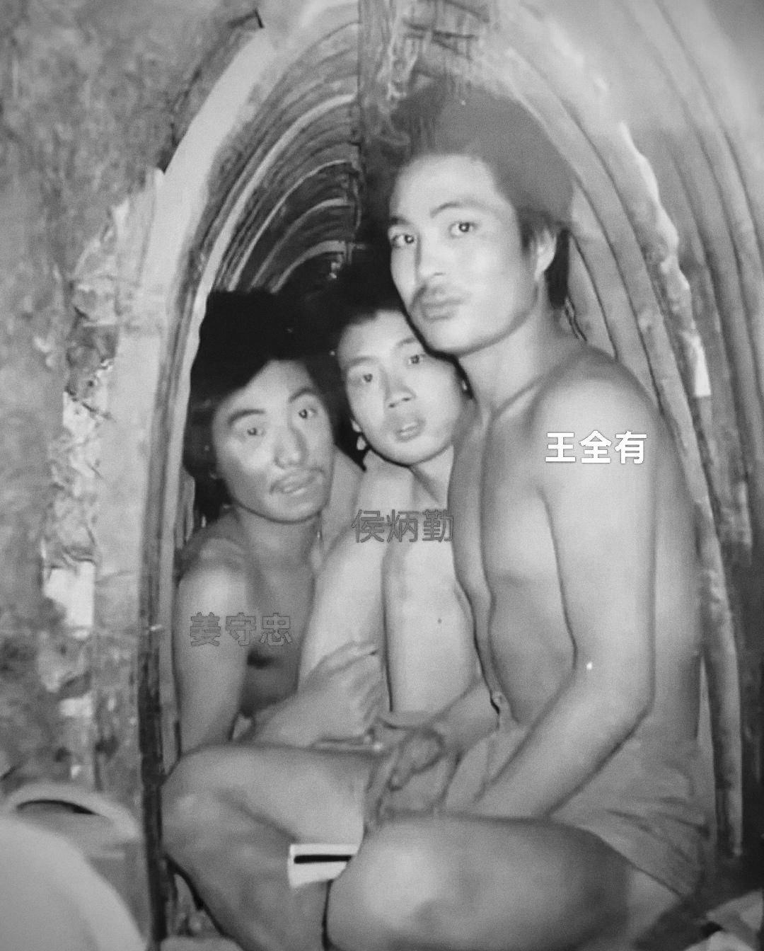 缅怀坚守猫耳洞的黑豹英雄王全有
 
坚守在猫耳洞里的三位战士都是身经百战，战功显