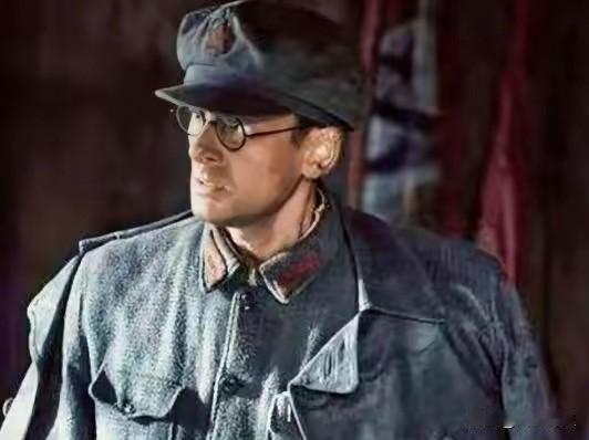 1937 年，李德以不适应延安生活为由欲返苏联，毛主席劝他：“苏联正搞大清洗，此