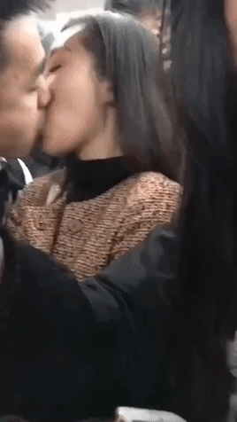 公告场合合适吗？ 