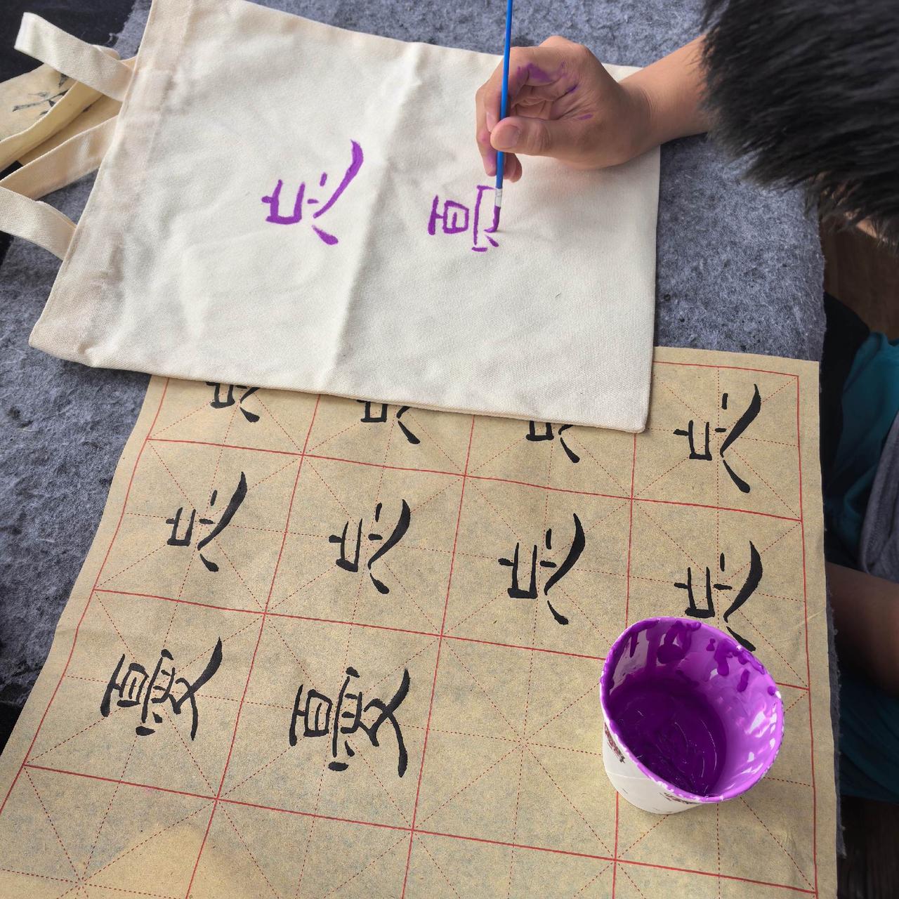 胶州汉府书院：小朋友写的书法帆布包