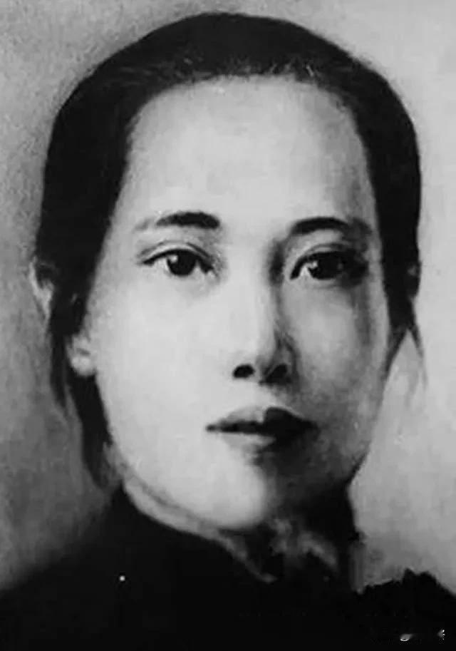 革命英烈—蔡素屏在生下最小的儿子后被敌人逮捕，敌人用尽酷刑将铁线穿透，即便受尽折