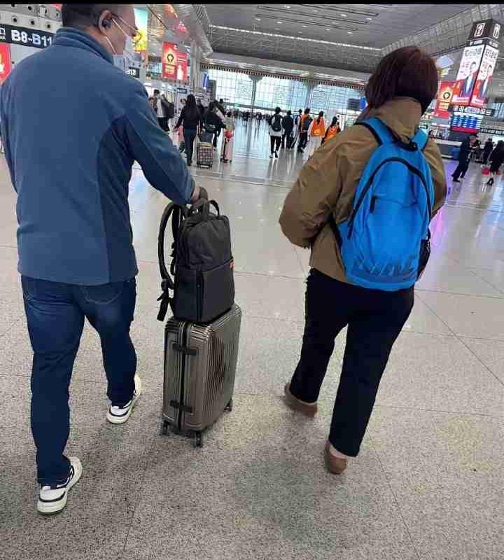 看到一篇文章，做为婆婆看了多少有些心酸。
婆婆公公在儿子家给他们带孩子，几年下来