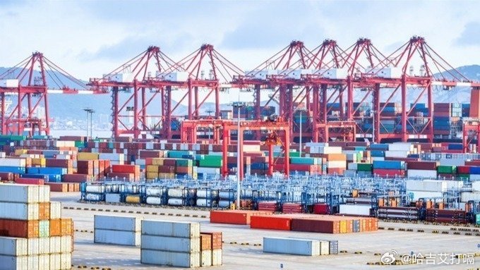 凤凰新闻【交通运输部：暂停对美船舶收取特别港务费】交通运输部关于暂停对美船舶收取