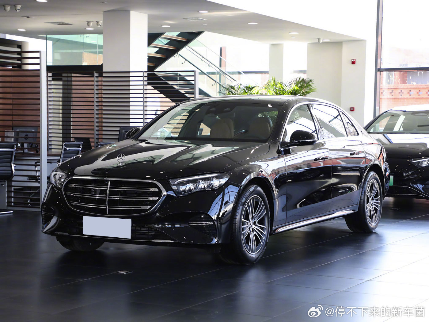 #这是你要的潮车吗# 奔驰全新E级公布售价，6款车型（3种配置，每种2款外观设计