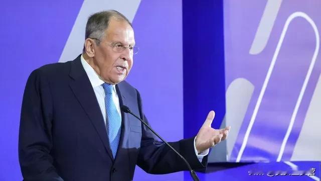 俄罗斯外长拉夫罗夫表示，目前西方国家的战略目标就是遏制中国和俄罗斯这两个战略伙伴