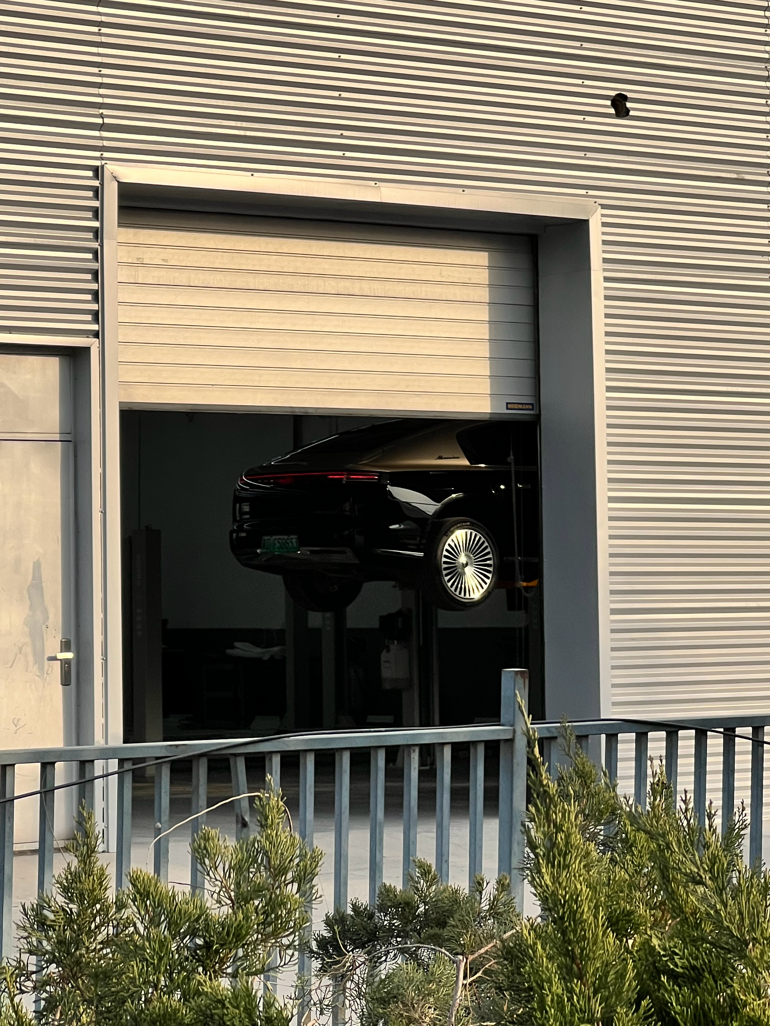 我以前不喜欢双色车身现在我觉得，还挺好可能岁数到了？？？你喜欢双色车身吗 邯郸·