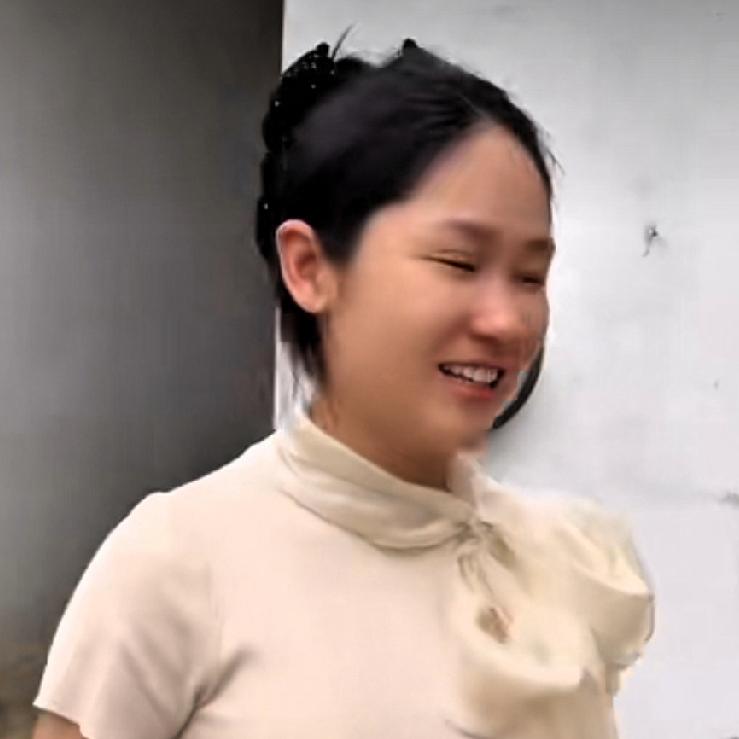 秋秋小叔最近身体不好，小松认为是小松给小叔盖房子，小叔有了安稳的家，小叔接不住这