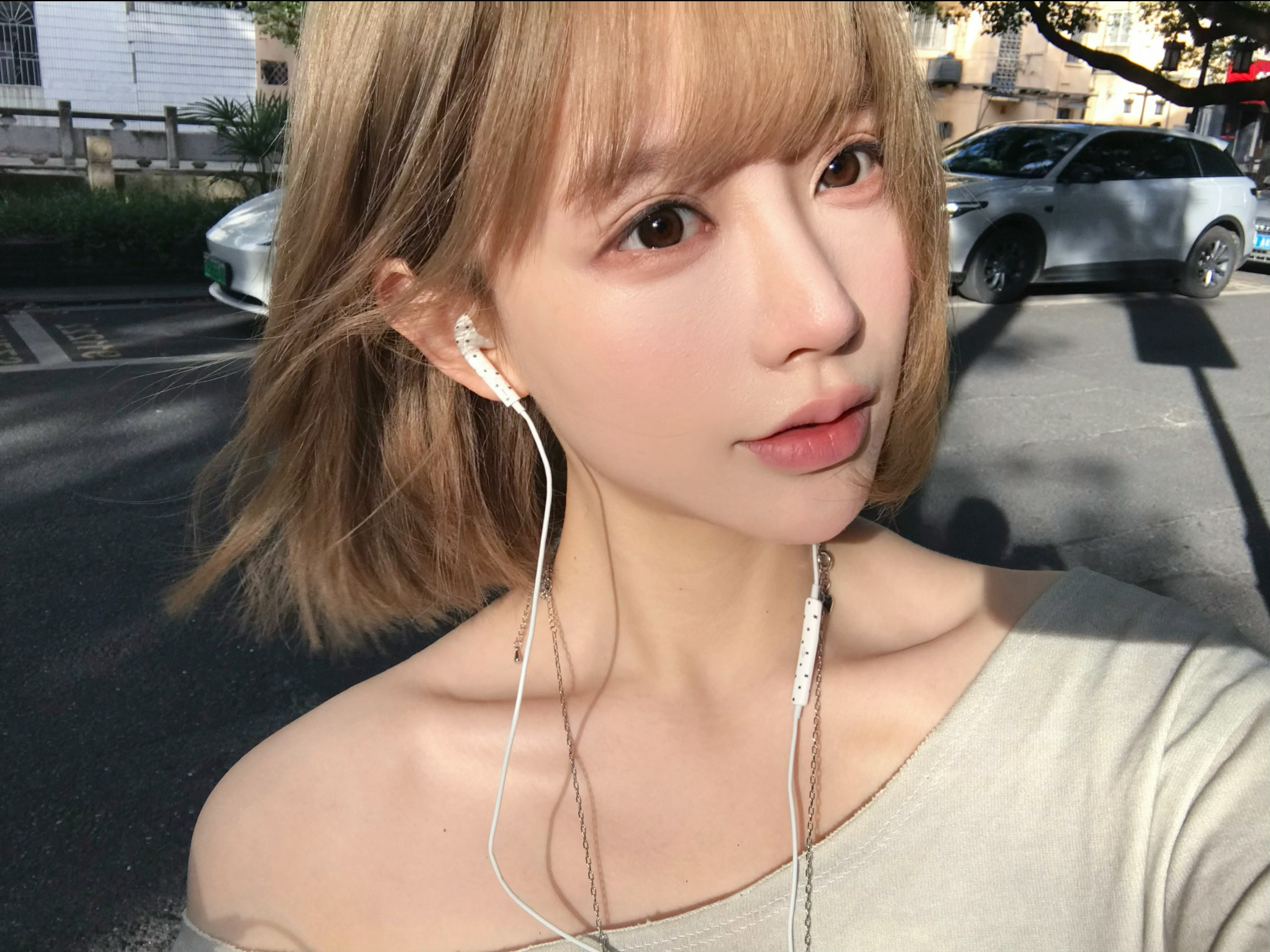 我去…搞了个美瞳开团，好多只要30+一盒…大小直径各种高光定轴全都有就在明天！！