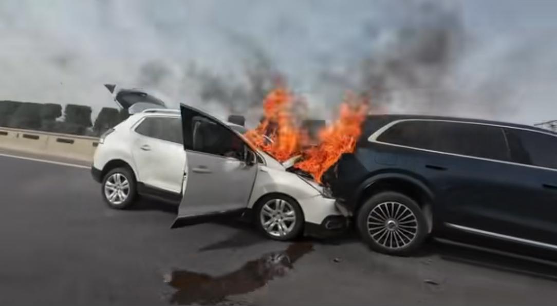 网络断章取义，这些人真的是毫无底线，图一说问界又起火了，图2告诉你们，造谣是要负