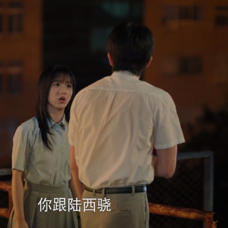 英博这个体态看得我好难受啊。。。。有没有懂人体结构学的分析一下他这是咋了 这是肩
