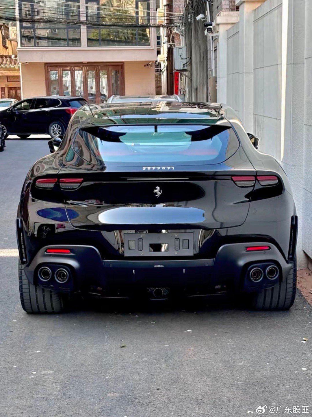 这应该是燃油车中最好看的车屁股了！ 