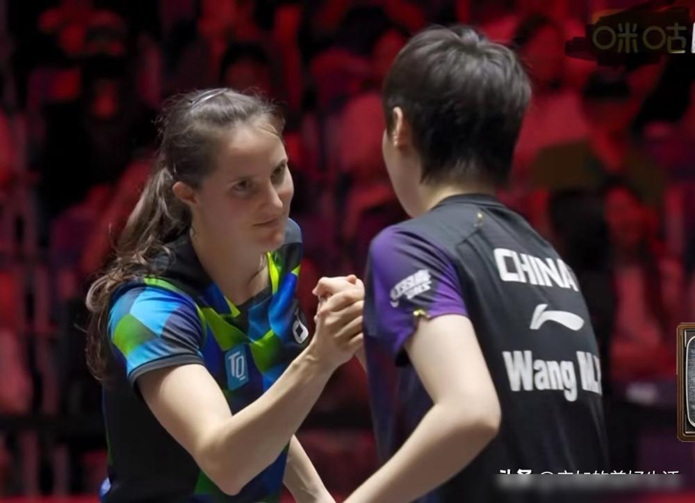 王曼昱1-8落后，对面是让国乒吃尽苦头的“怪胶”，她凭什么敢叫板？
 
温特那块
