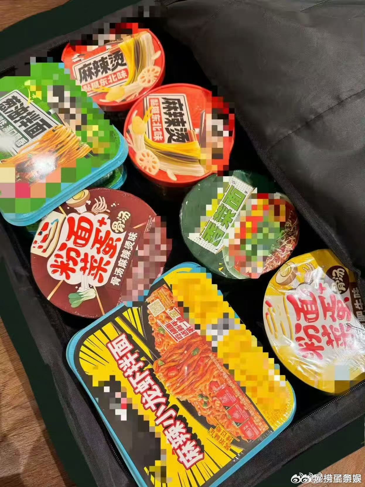 张钧甯去巴黎带了半行李箱泡面 不管飞多远，中国胃永远不变！张钧甯半箱泡面直接把安