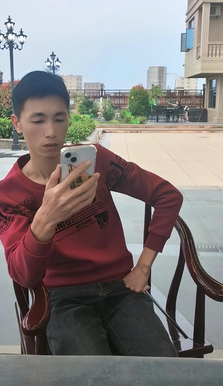 这就是家里一堆事吗，真为姐姐不值找了这么多年，还跟姐姐说那么刻薄的话，这个弟弟不