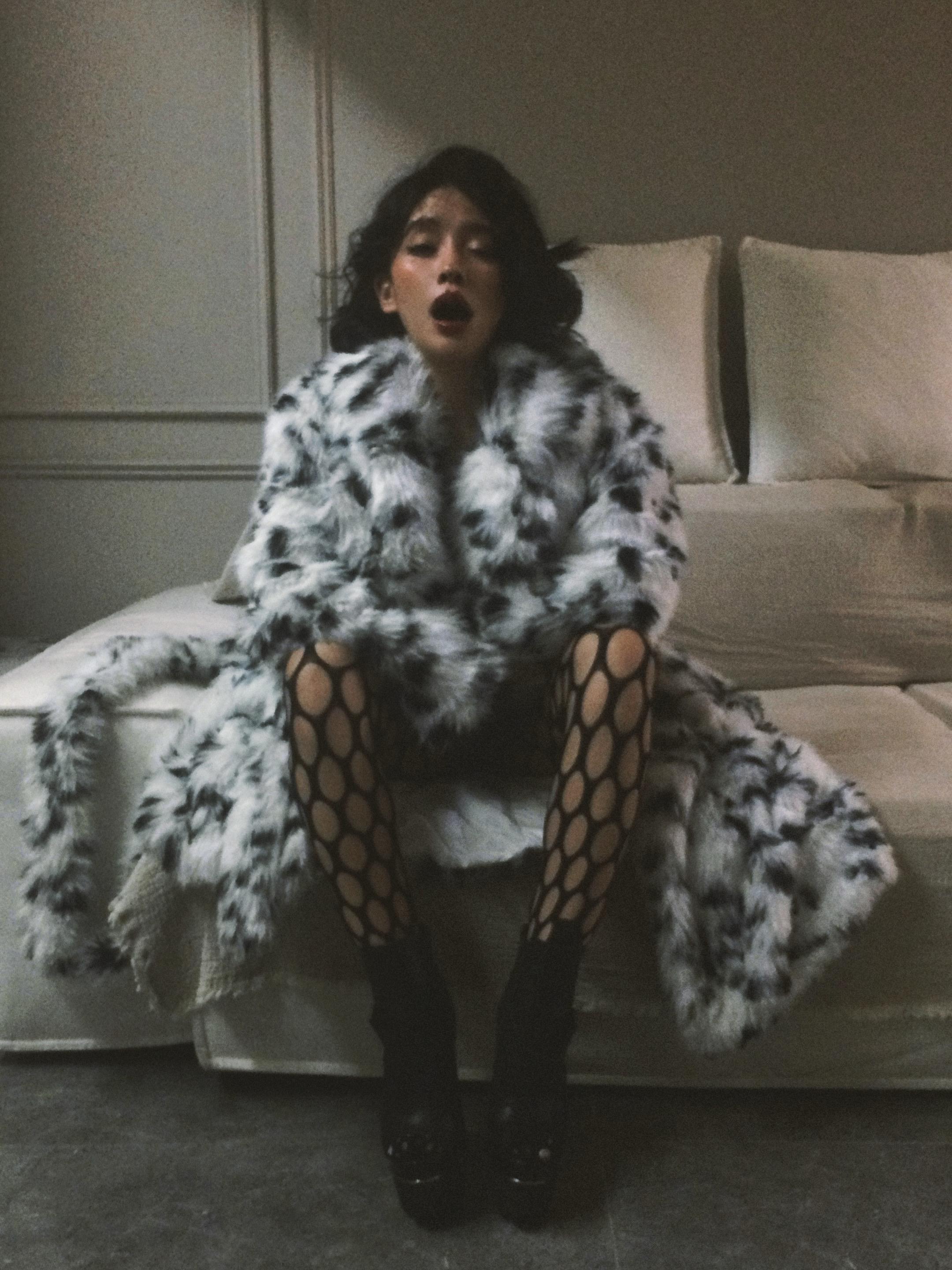 将欲望坦荡的穿在身上。