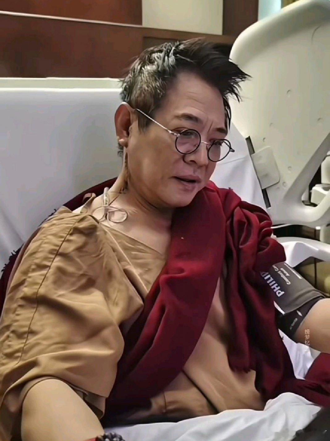 李连杰因患甲亢改变面容，直面现实，活出真实的自己，世上没有长生不老，也没有青春永
