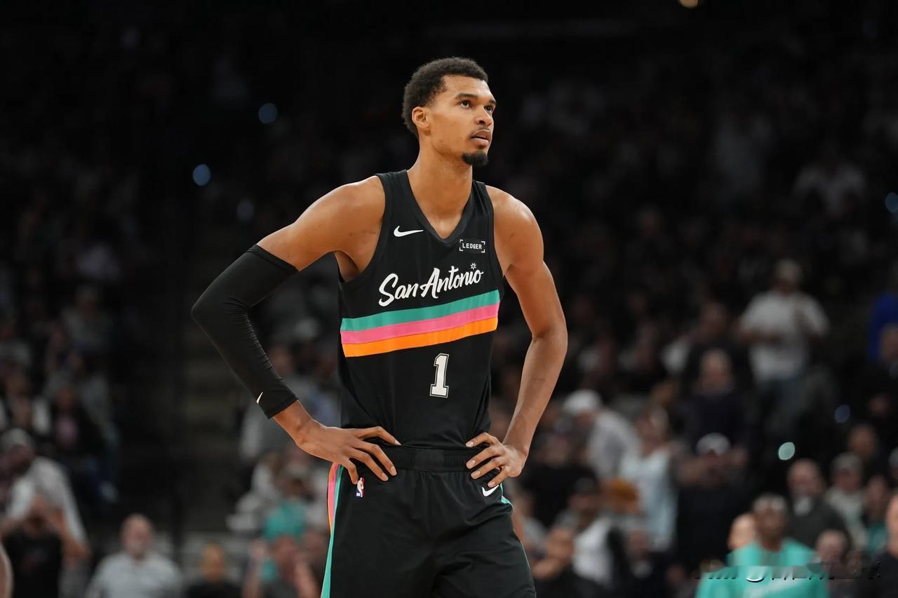 文班亚马受伤！给杨瀚森带来什么启示？

北京时间11月18日，NBA名记Sham